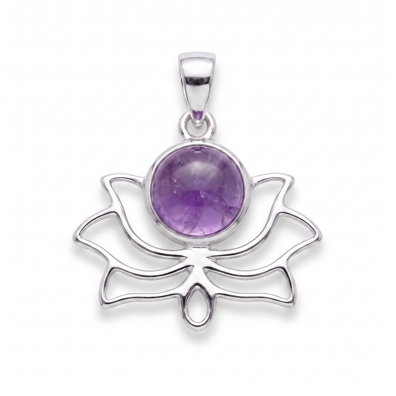 Zilveren hanger met rond geslepen in kap gezette edelsteen · Amethist · studiofoto · steen:amethist
