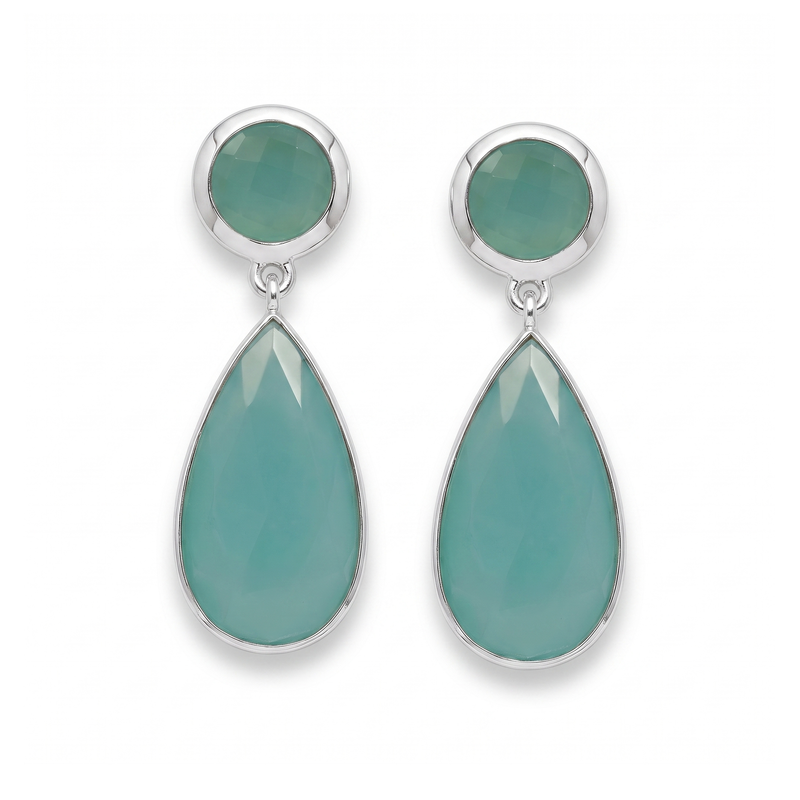 Zilveren oorstekers met rond en druppelvormig in kap gezette edelstenen · Chalcedoon · studiofoto · steen:chalcedoon
