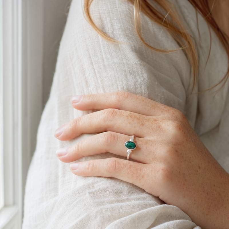 Zilveren ring met Malachiet edelsteen · Malachiet · gedragen · steen:malachiet